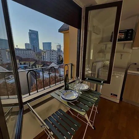 Attico Con Balcone In Centro A Isola * מילאנו