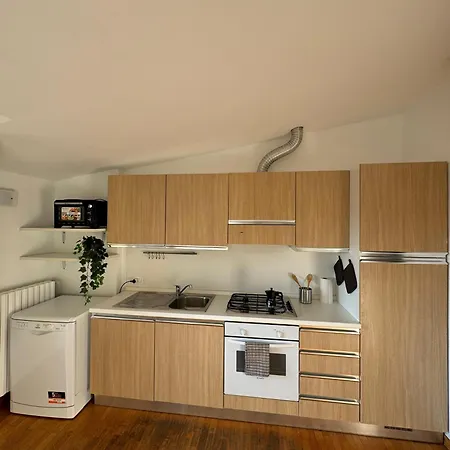 Attico Con Balcone In Centro A Isola דירה
